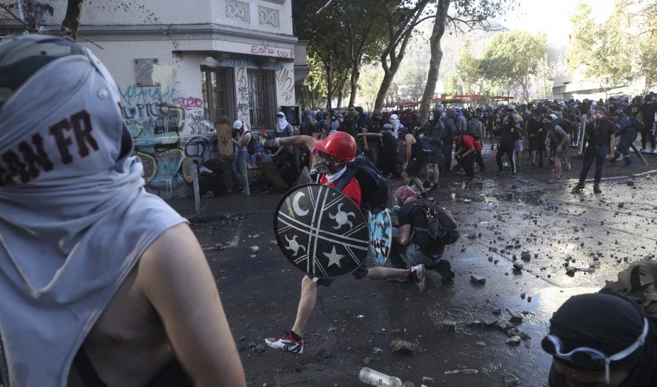 Χιλή: Νέα βίαια επεισόδια, λεηλασίες και εμπρησμοί στις κινητοποιήσεις